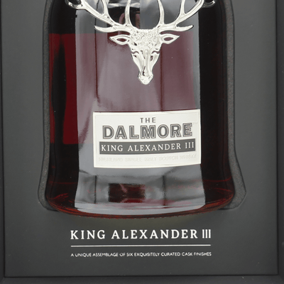 Dalmore King Alexander III (2022) Nahaufnahme Flasche in Case